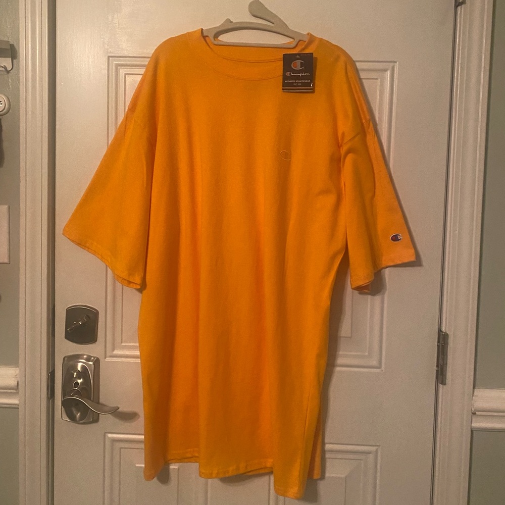 Mens Champion t-shirt LT. Nwt